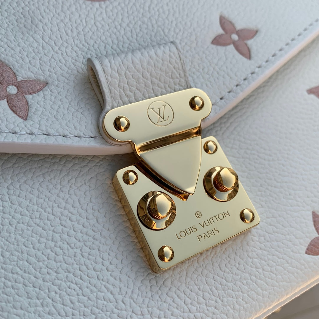 Louis Vuitton Pochette Métis East West M27575
