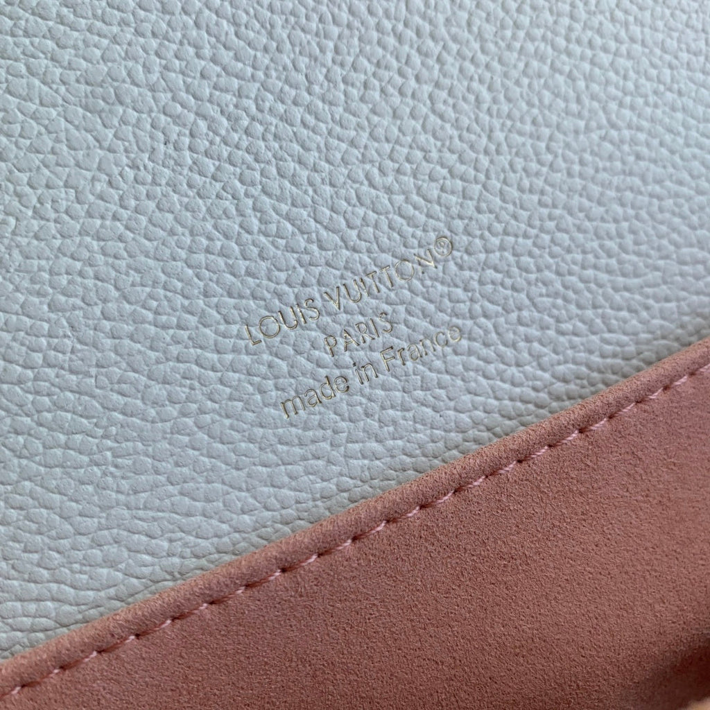 Louis Vuitton Pochette Métis East West M27575
