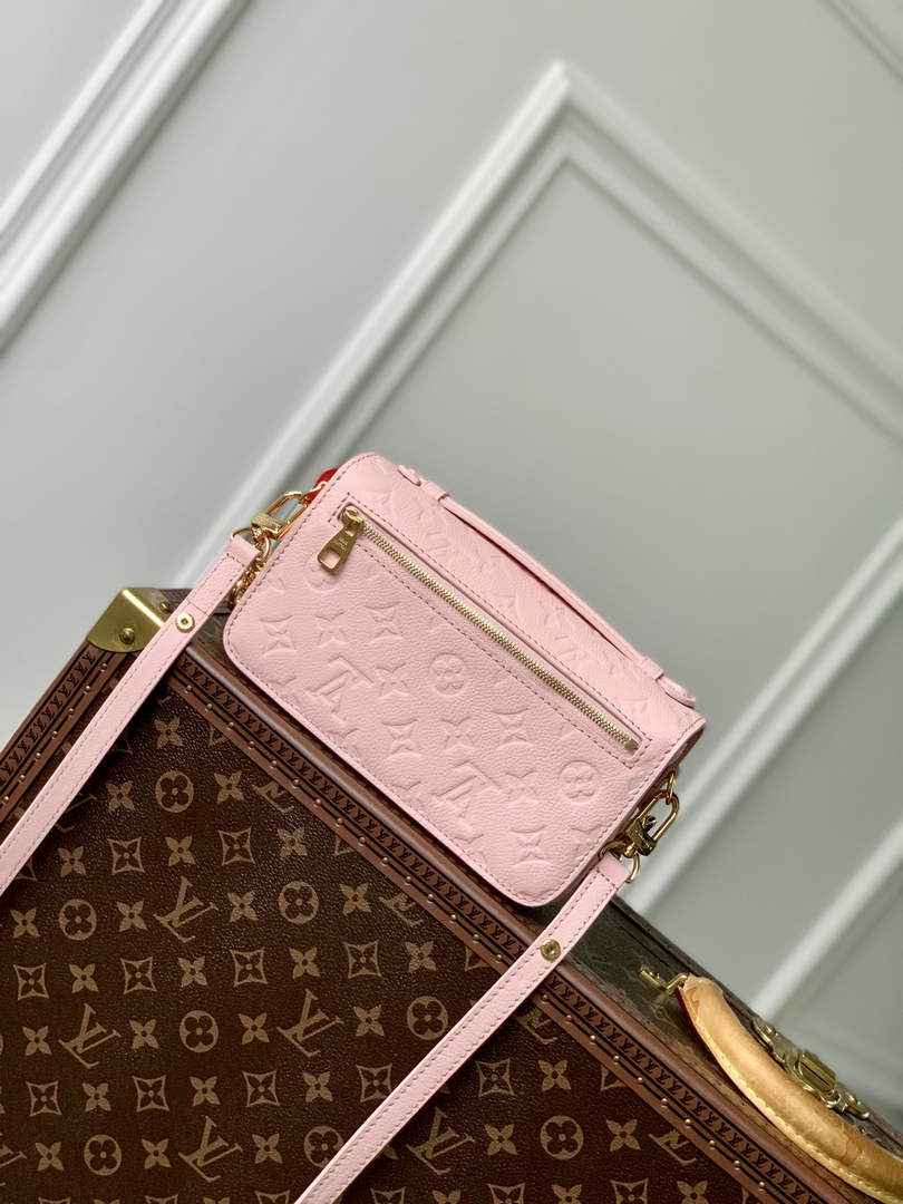 Louis Vuitton Pochette Métis East West M46595 Pink Leather