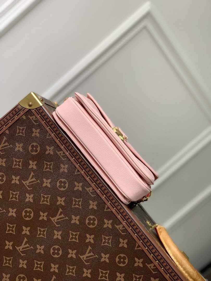 Louis Vuitton Pochette Métis East West M46595 Pink Leather