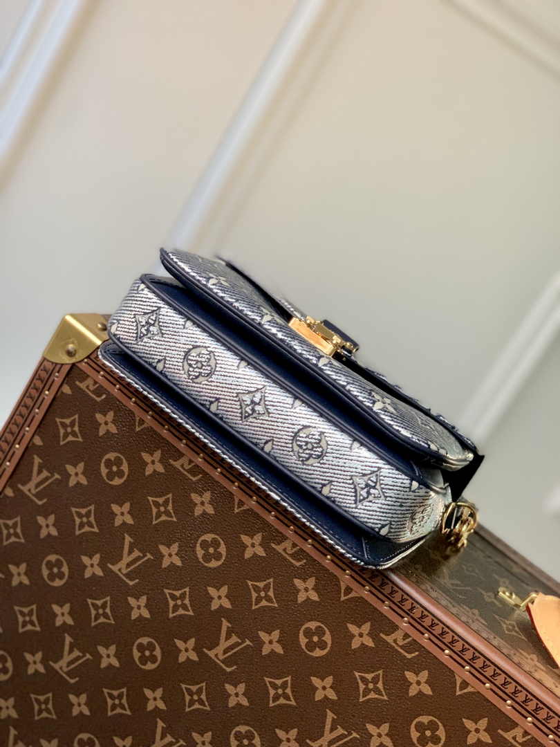 Louis Vuitton Pochette Métis East West M22834 Blue Monoglam canvas - Default Title - View 5