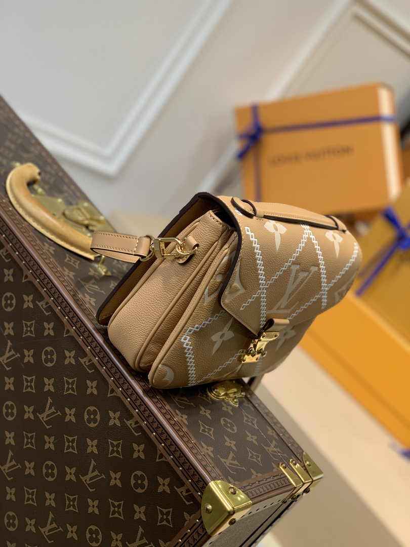 Louis Vuitton Pochette Métis M46028 Tan MonogramLeather - Default Title - View 3