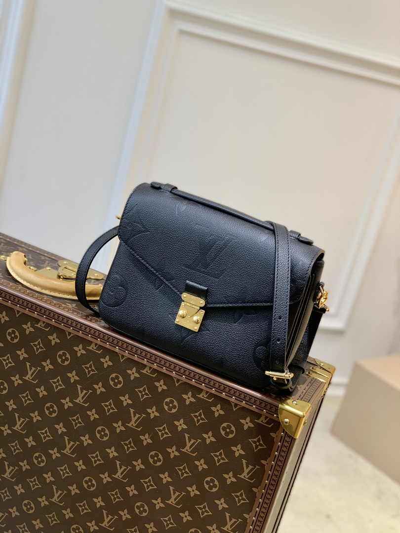 Louis Vuitton Pochette Métis M59211 Black Leather - Default Title - View 1