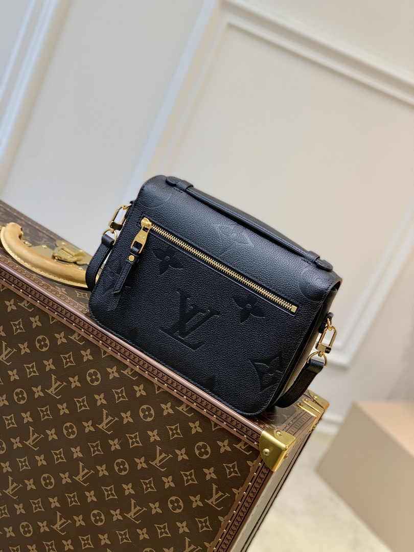 Louis Vuitton Pochette Métis M59211 Black Leather - Default Title - View 2