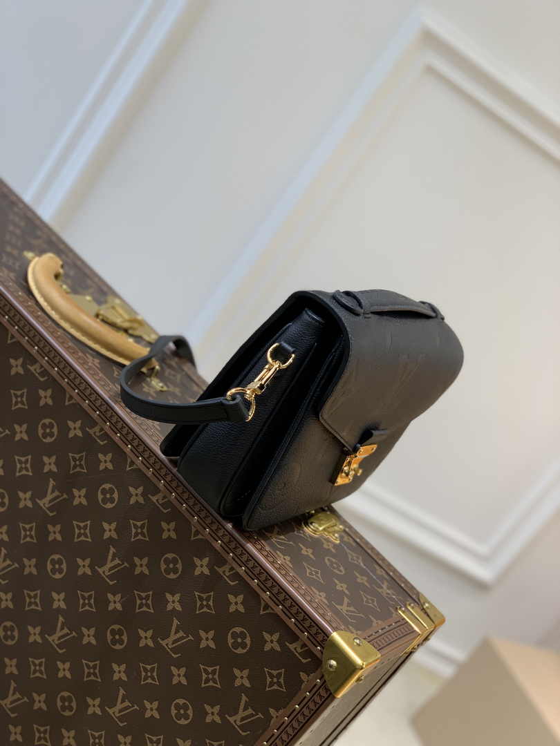 Louis Vuitton Pochette Métis M59211 Black Leather - Default Title - View 5