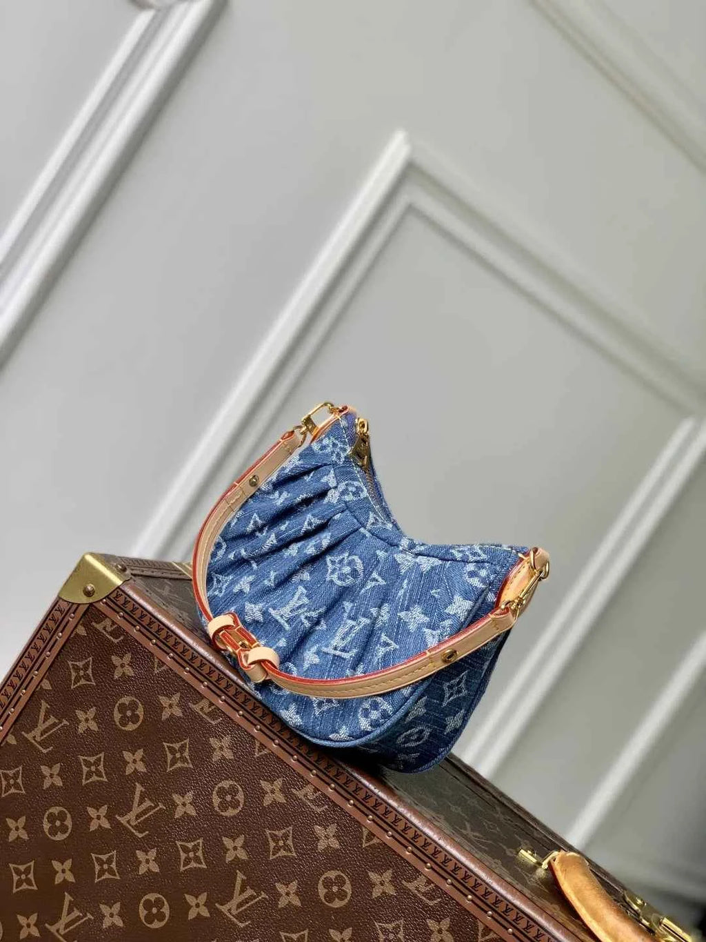 Louis Vuitton Pochette Valley, M13571 Monogram Denim