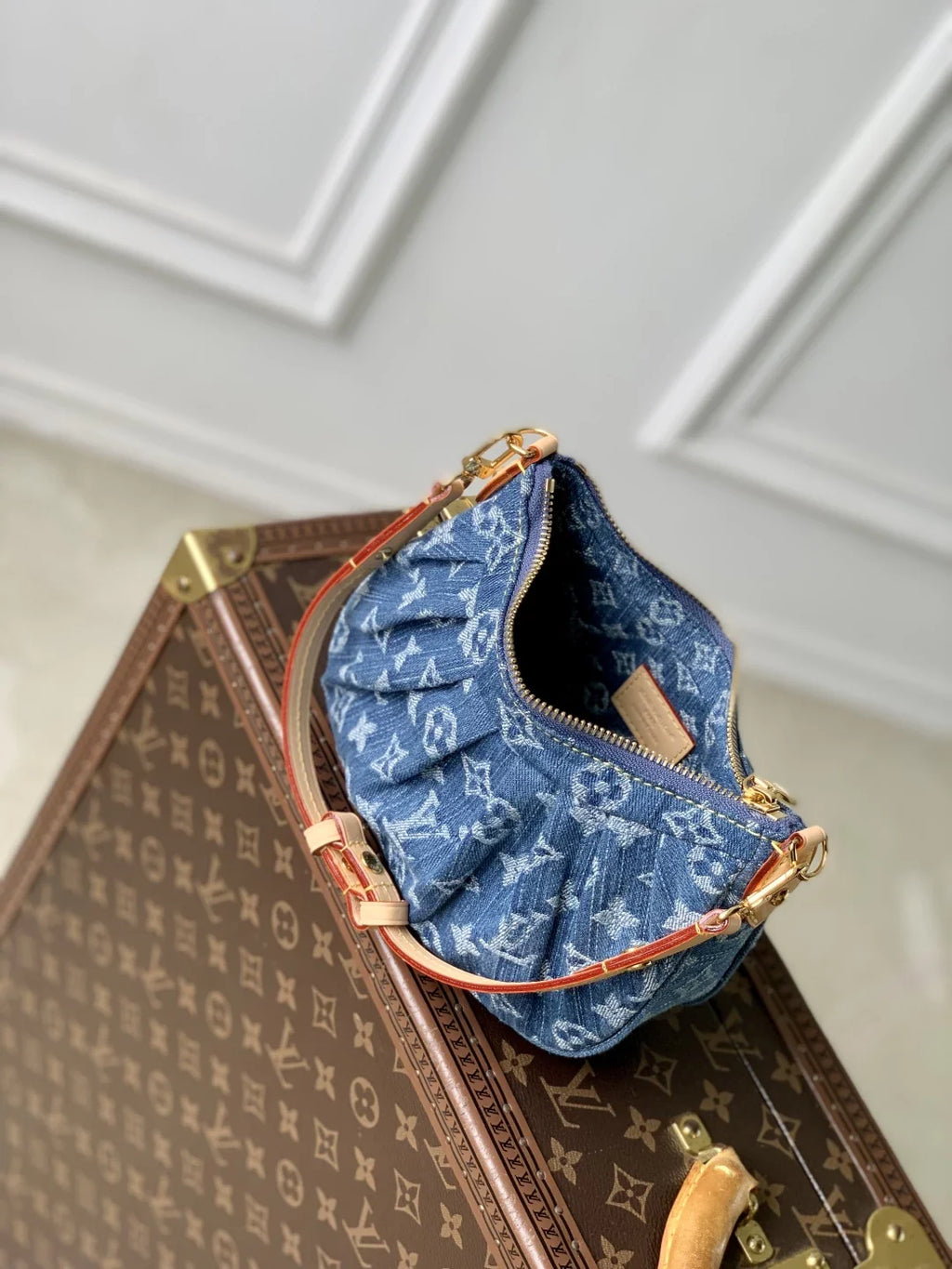 Louis Vuitton Pochette Valley, M13571 Monogram Denim