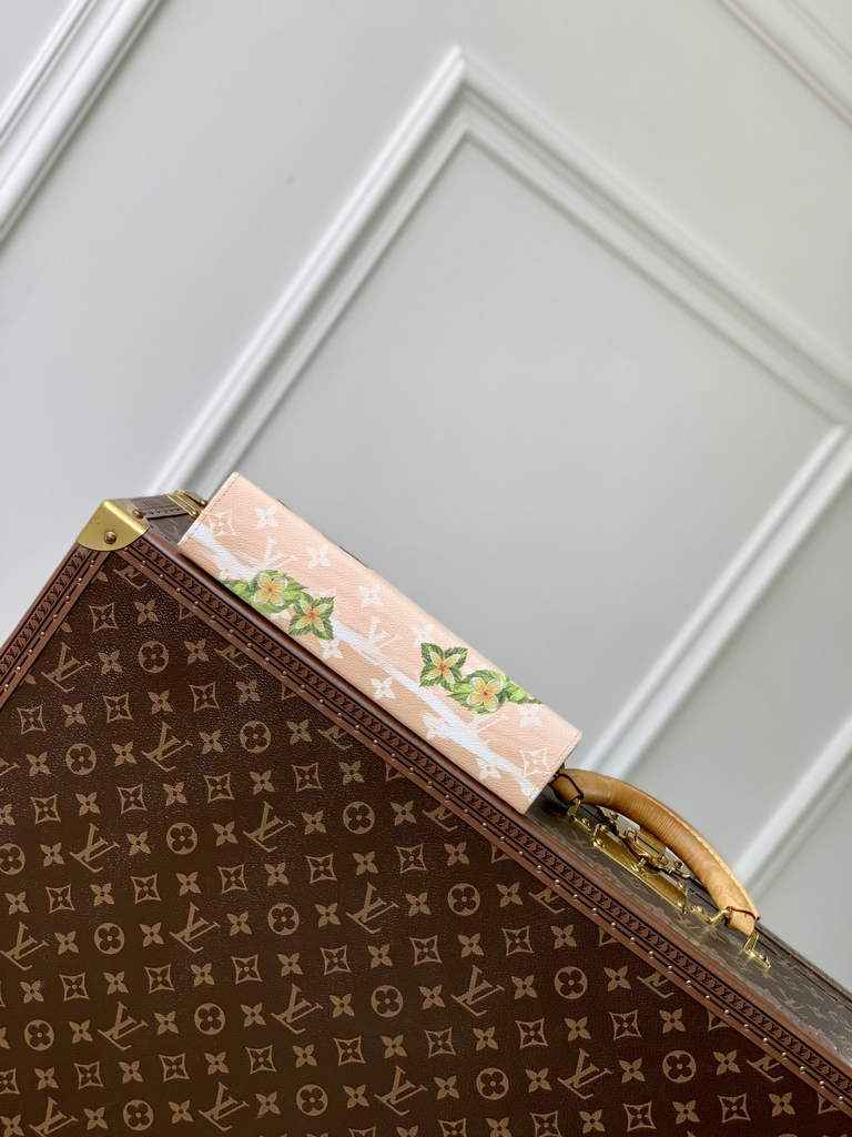 Louis Vuitton Pochette Voyage Bag M83465