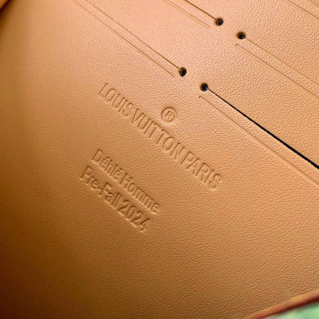 Louis Vuitton Pochette Voyage Bag M83465