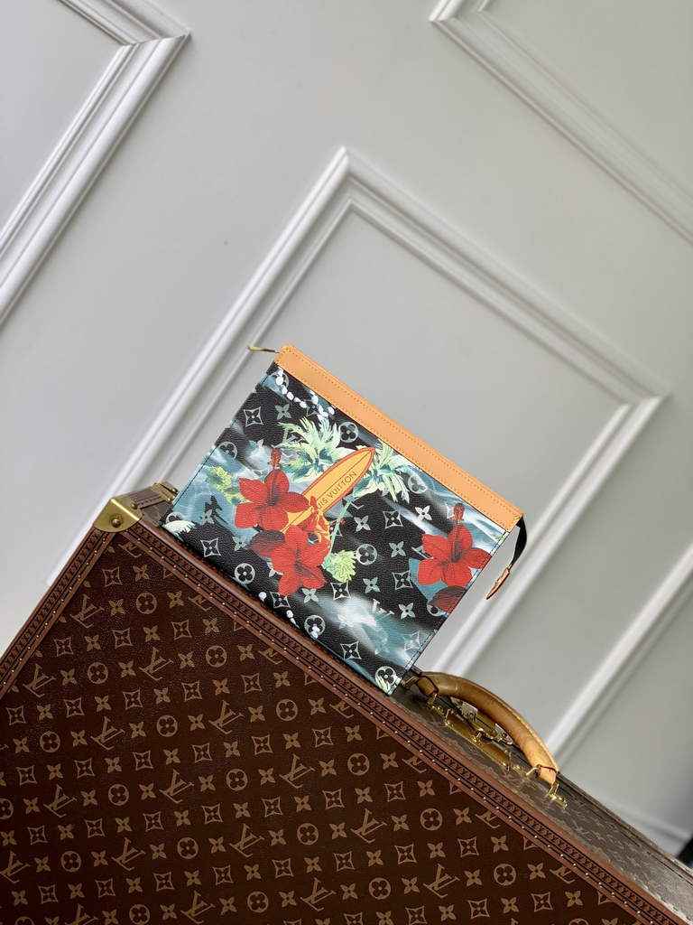 Louis Vuitton Pochette Voyage Bag M83465 Green