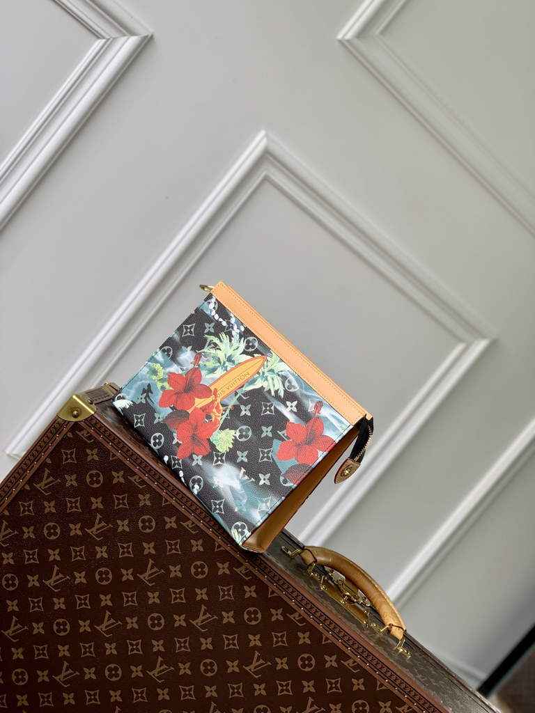 Louis Vuitton Pochette Voyage Bag M83465 Green