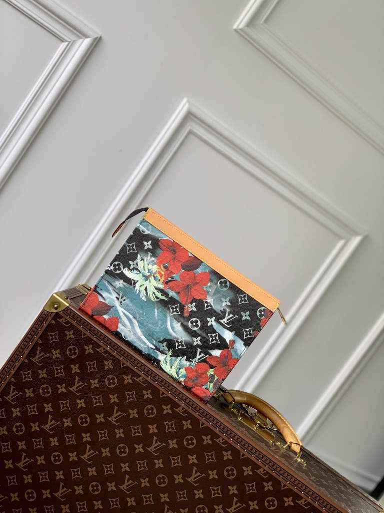 Louis Vuitton Pochette Voyage Bag M83465 Green