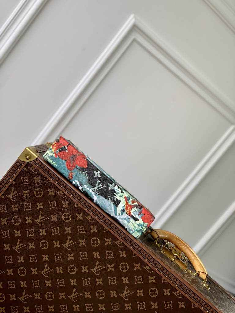 Louis Vuitton Pochette Voyage Bag M83465 Green