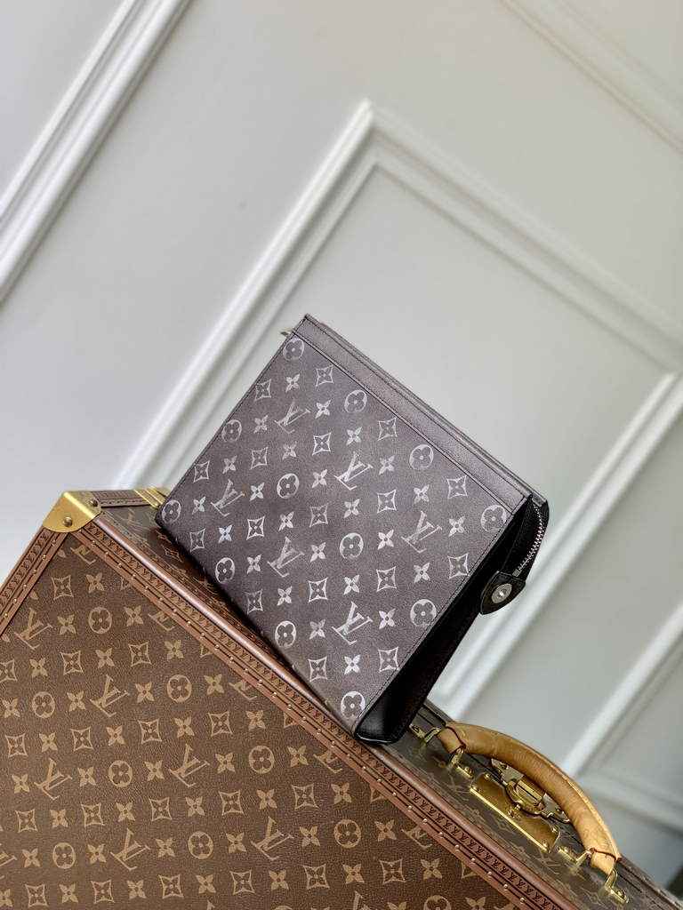 Louis Vuitton Pochette Voyage MM Bag M11764