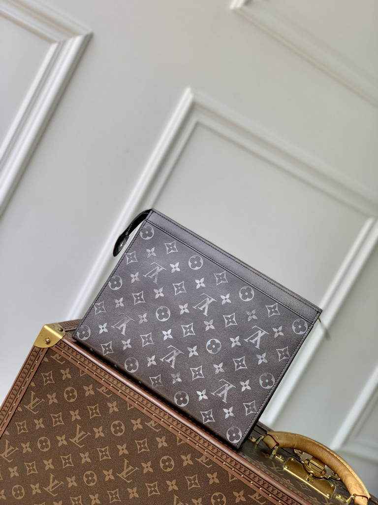 Louis Vuitton Pochette Voyage MM Bag M11764