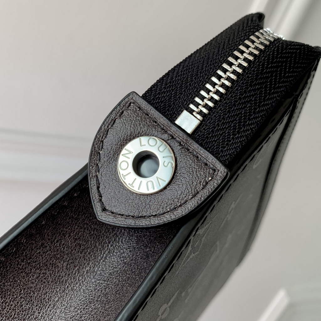 Louis Vuitton Pochette Voyage MM Bag M11764
