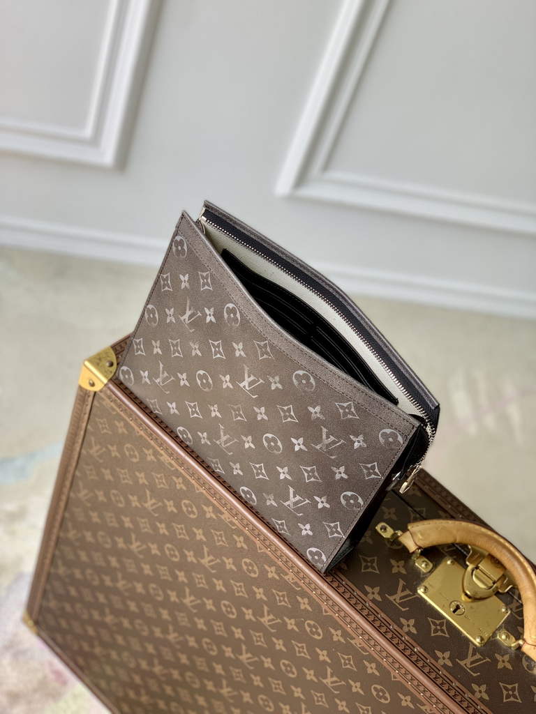 Louis Vuitton Pochette Voyage MM Bag M11764