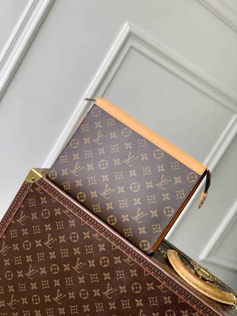 Louis Vuitton Pochette Voyage MM Bag M12820