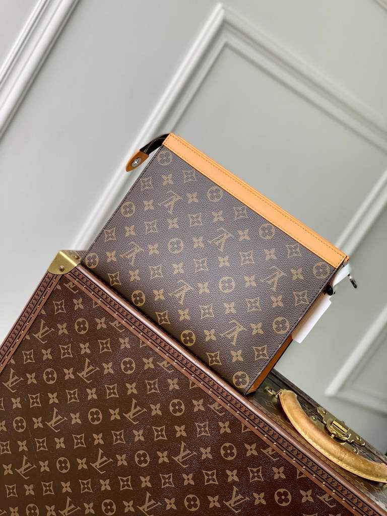 Louis Vuitton Pochette Voyage MM Bag M12820