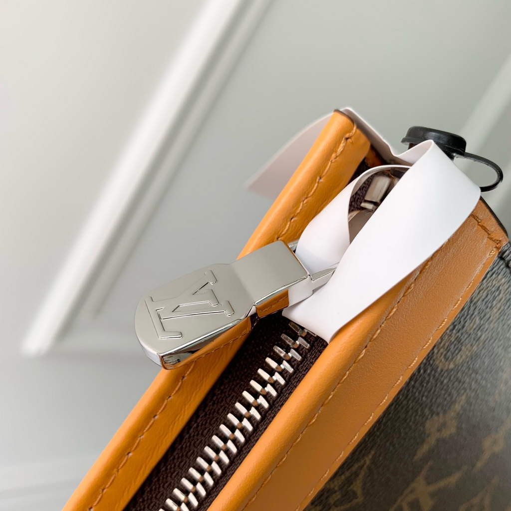 Louis Vuitton Pochette Voyage MM Bag M12820