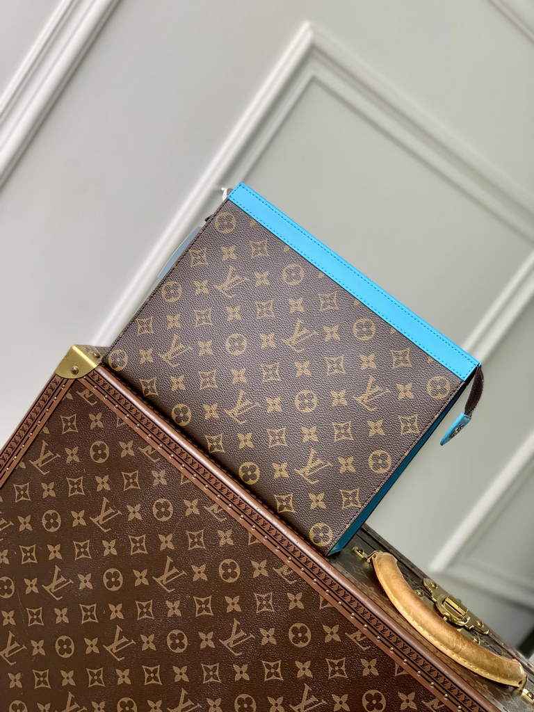 Louis Vuitton Pochette Voyage MM Bag M12815