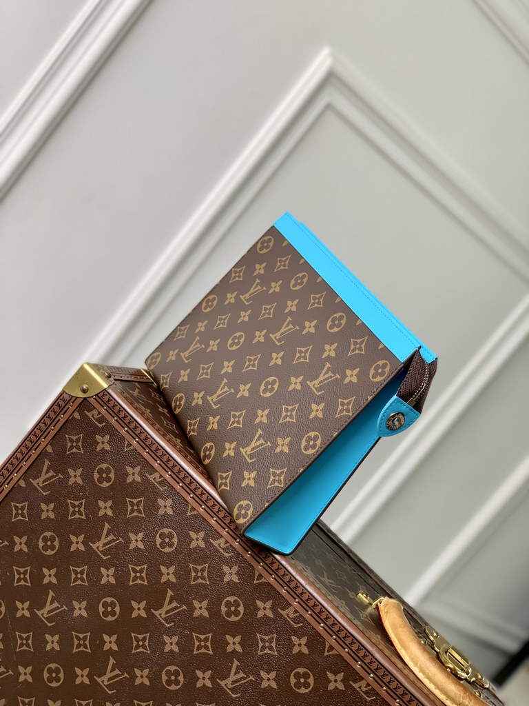Louis Vuitton Pochette Voyage MM Bag M12815