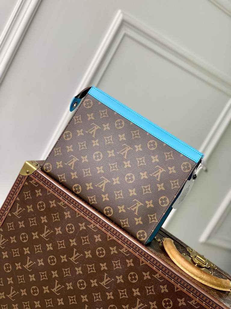 Louis Vuitton Pochette Voyage MM Bag M12815