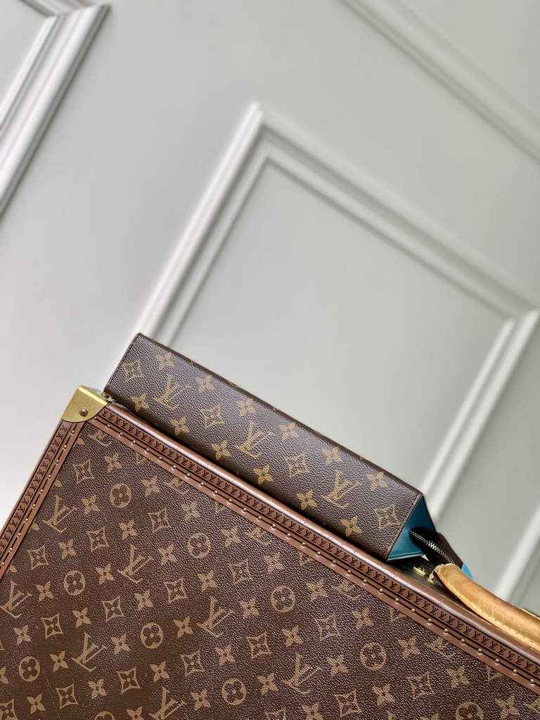 Louis Vuitton Pochette Voyage MM Bag M12815