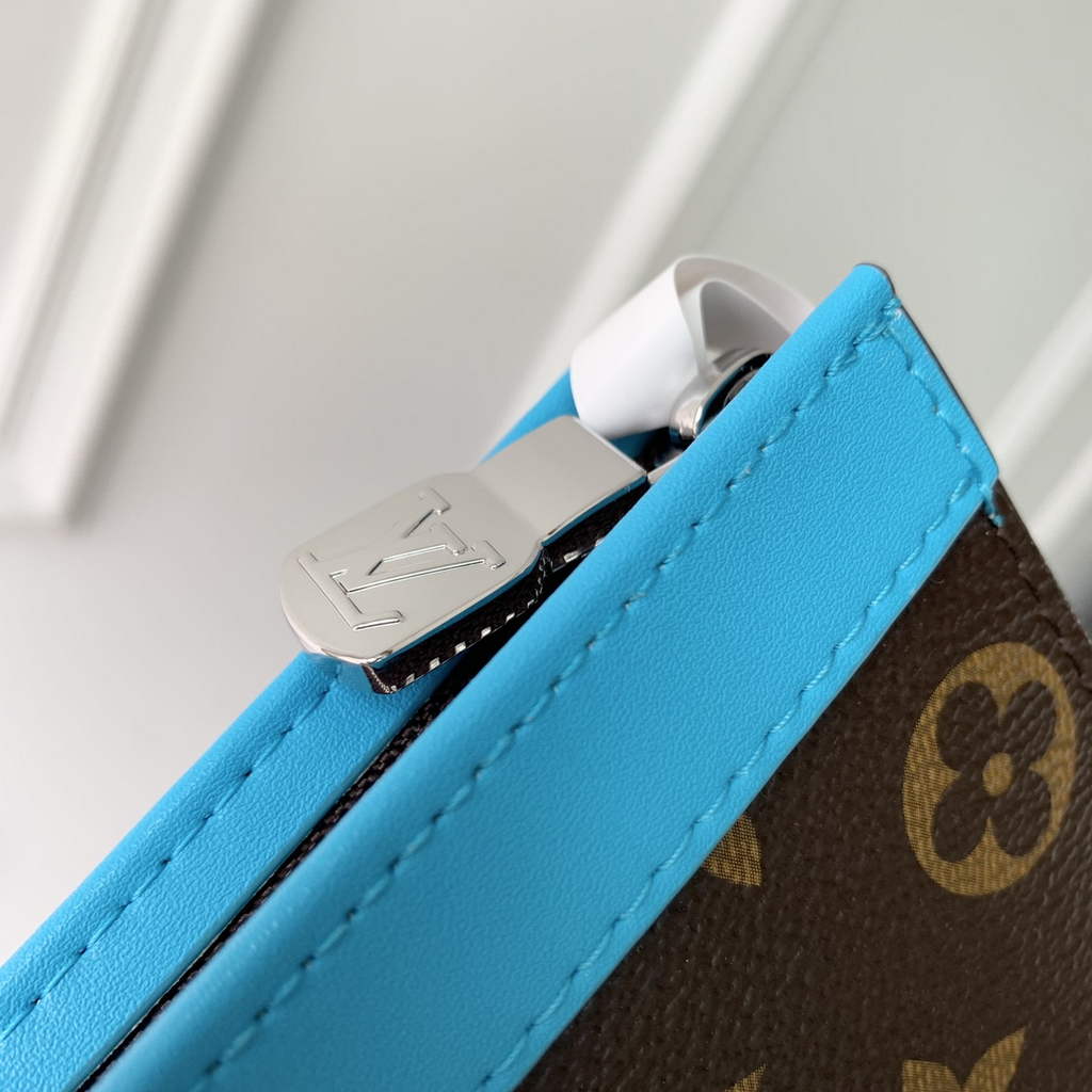 Louis Vuitton Pochette Voyage MM Bag M12815