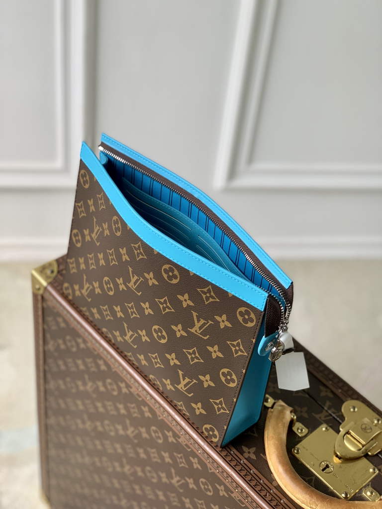 Louis Vuitton Pochette Voyage MM Bag M12815