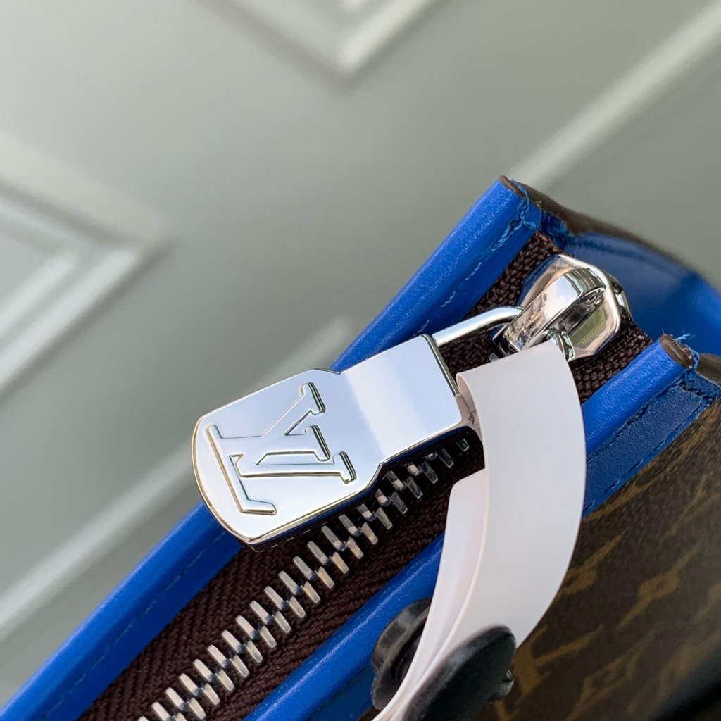 Louis Vuitton Pochette Voyage MM Bag M12819