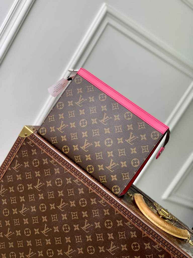 Louis Vuitton Pochette Voyage MM Bag M12818