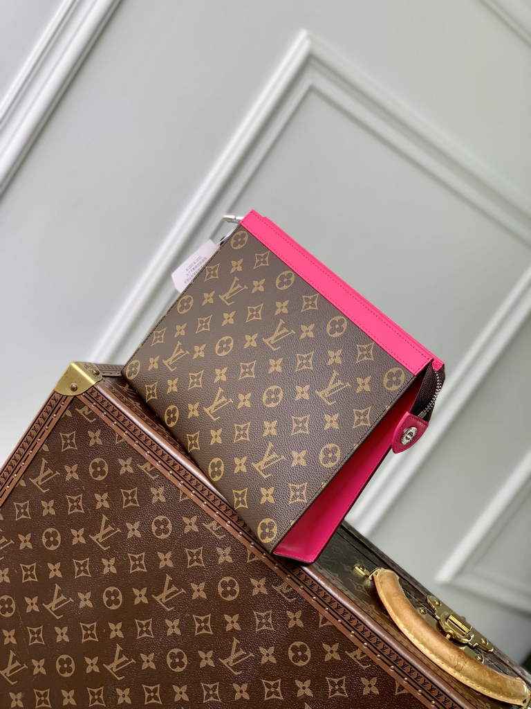Louis Vuitton Pochette Voyage MM Bag M12818