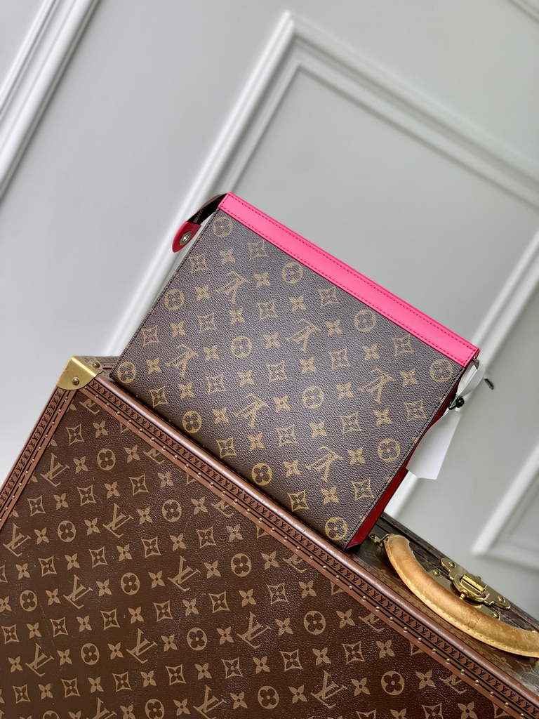 Louis Vuitton Pochette Voyage MM Bag M12818