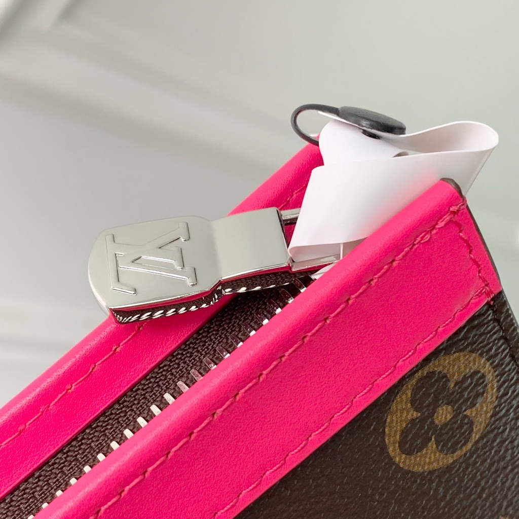 Louis Vuitton Pochette Voyage MM Bag M12818