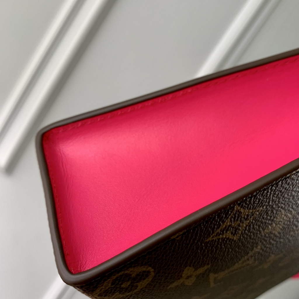 Louis Vuitton Pochette Voyage MM Bag M12818
