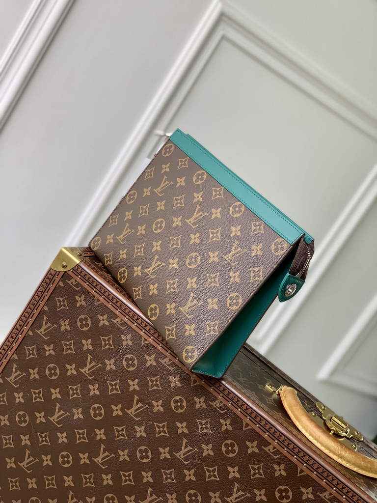 Louis Vuitton Pochette Voyage MM Bag M12816