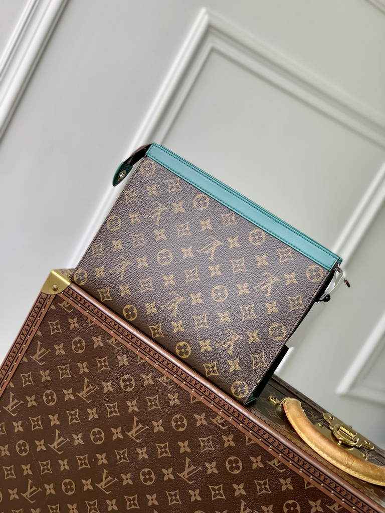 Louis Vuitton Pochette Voyage MM Bag M12816