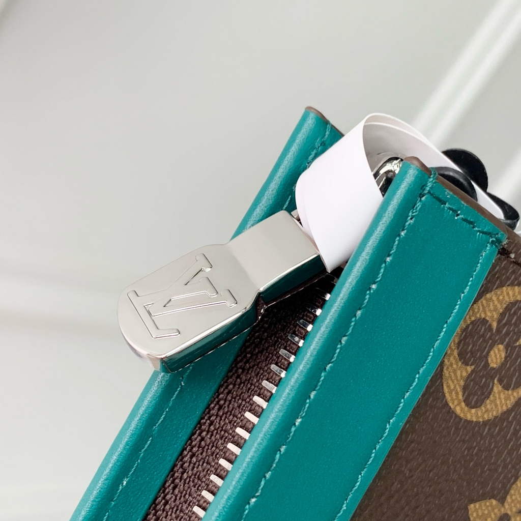 Louis Vuitton Pochette Voyage MM Bag M12816