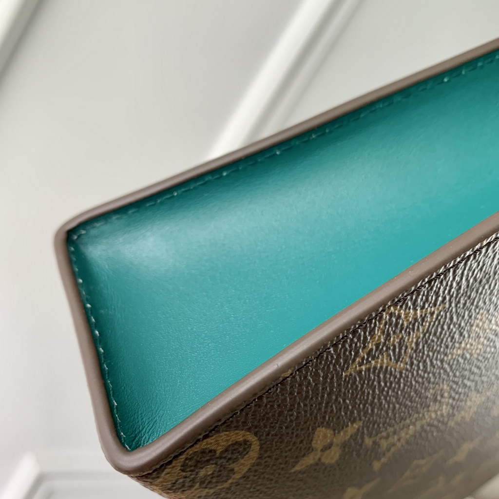 Louis Vuitton Pochette Voyage MM Bag M12816