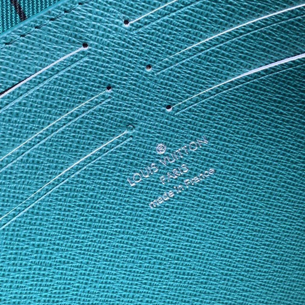 Louis Vuitton Pochette Voyage MM Bag M12816