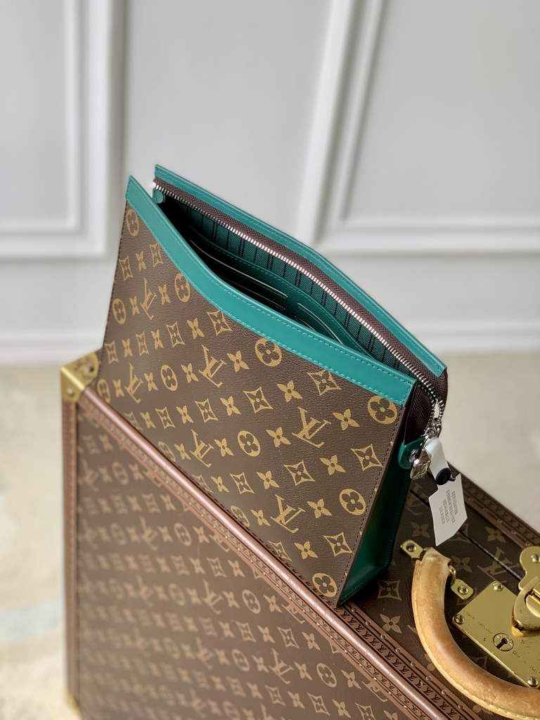 Louis Vuitton Pochette Voyage MM Bag M12816