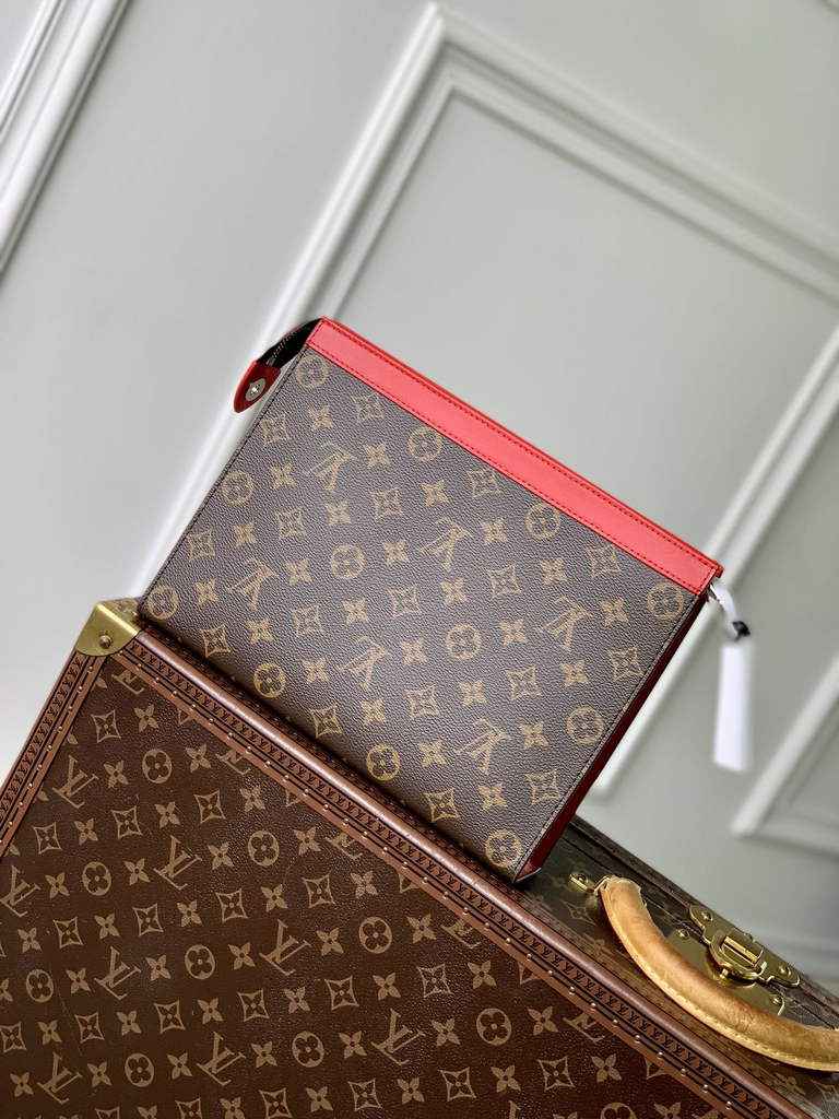 Louis Vuitton Pochette Voyage MM Bag M12817