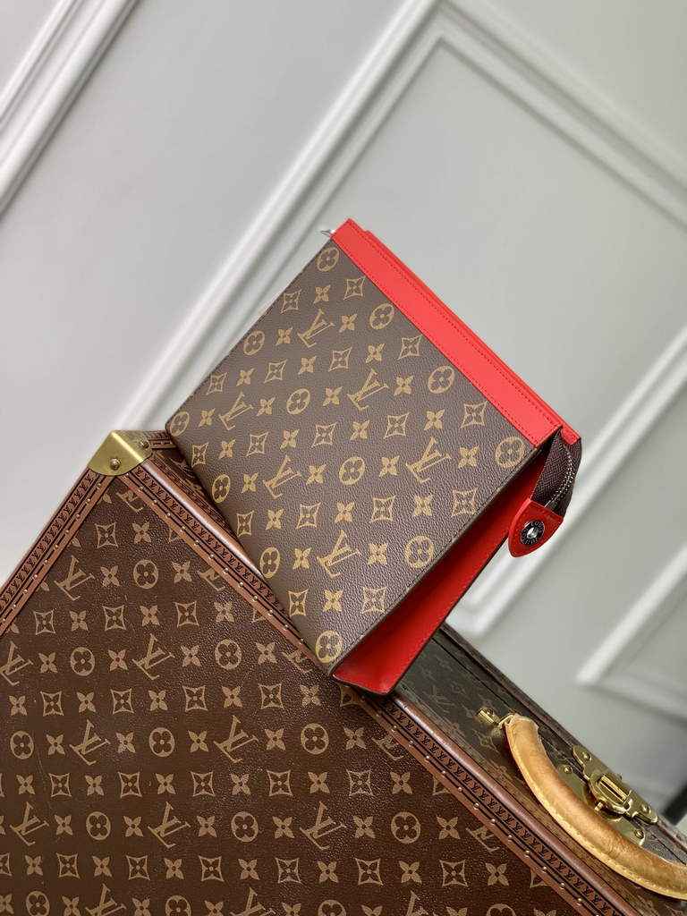 Louis Vuitton Pochette Voyage MM Bag M12817