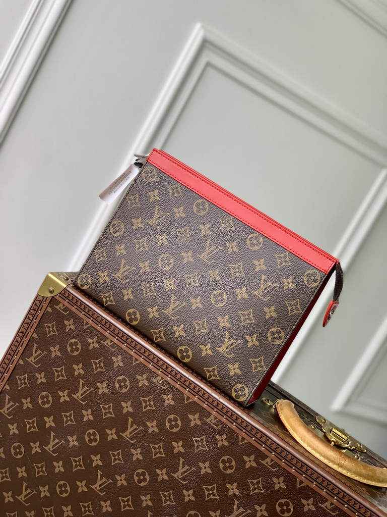 Louis Vuitton Pochette Voyage MM Bag M12817