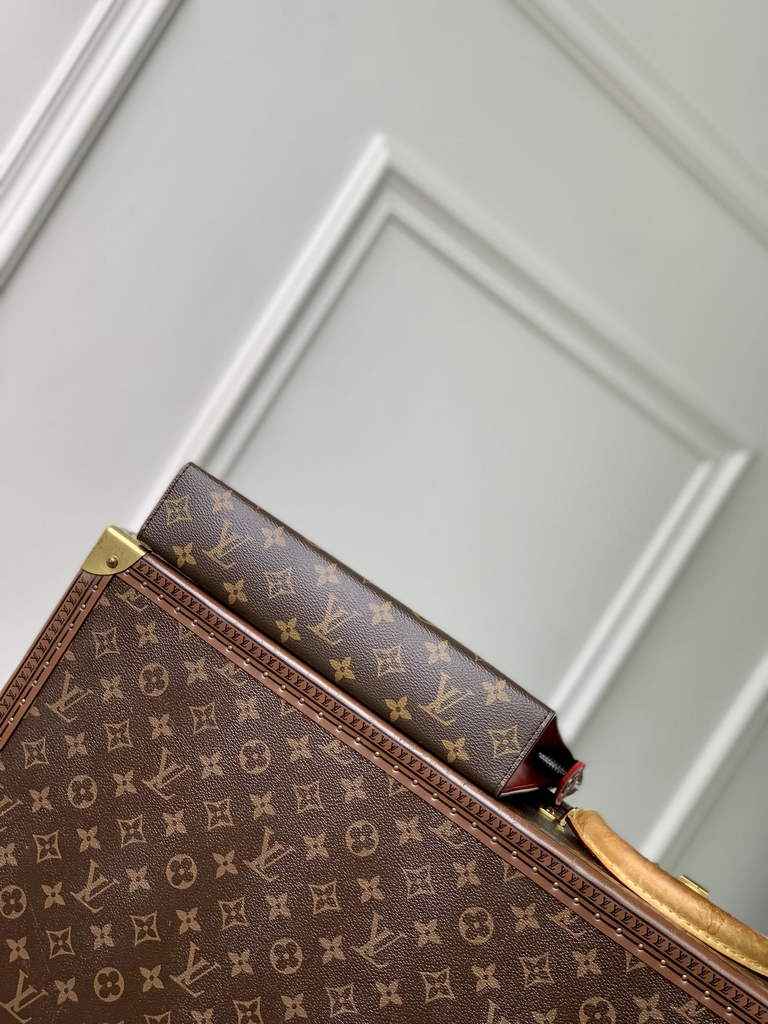 Louis Vuitton Pochette Voyage MM Bag M12817