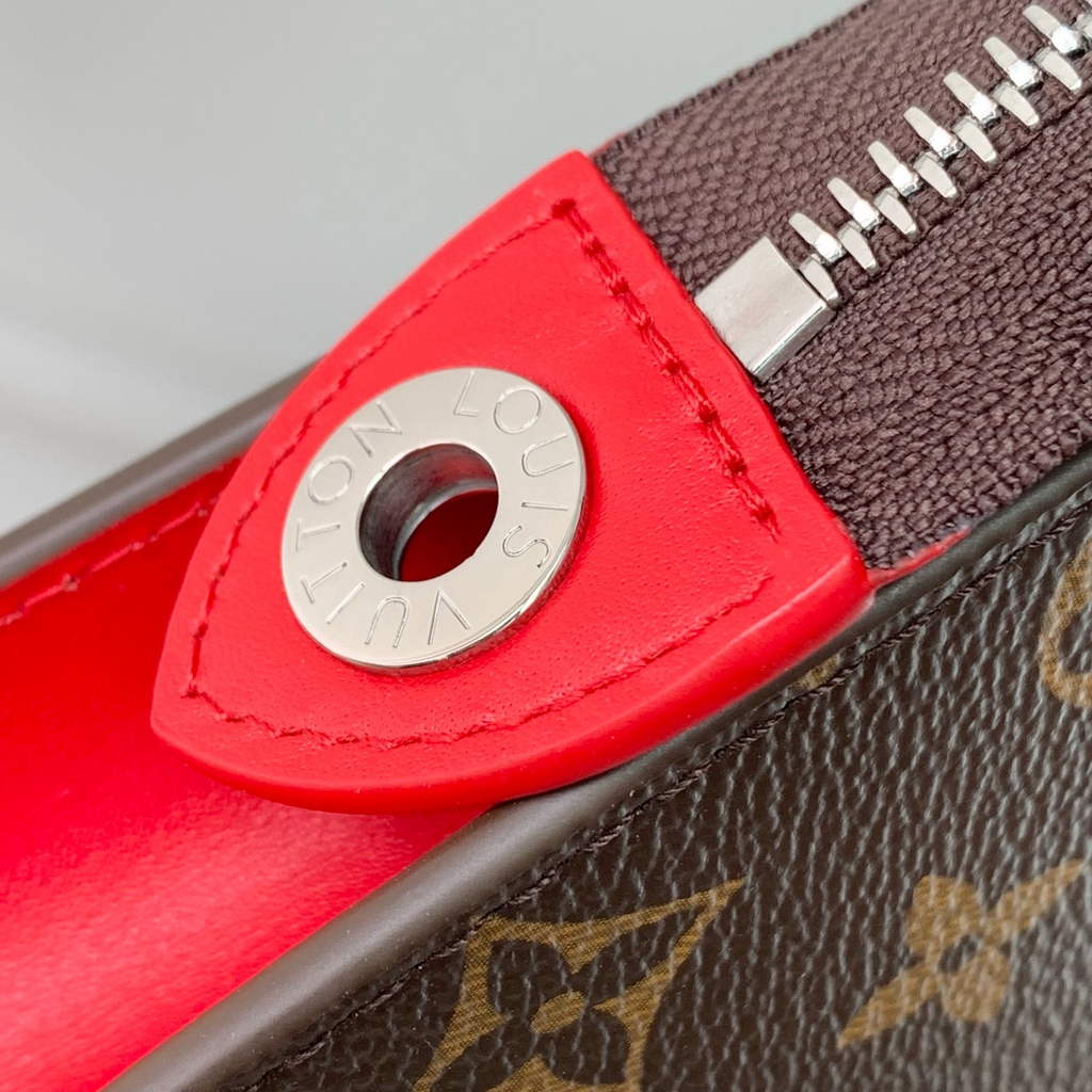 Louis Vuitton Pochette Voyage MM Bag M12817