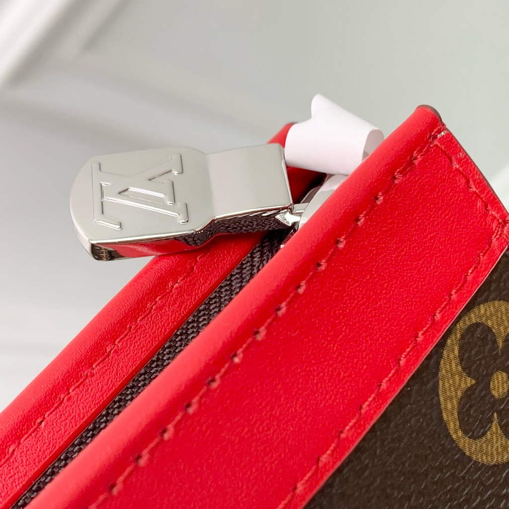 Louis Vuitton Pochette Voyage MM Bag M12817