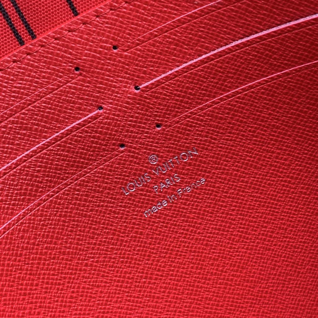 Louis Vuitton Pochette Voyage MM Bag M12817