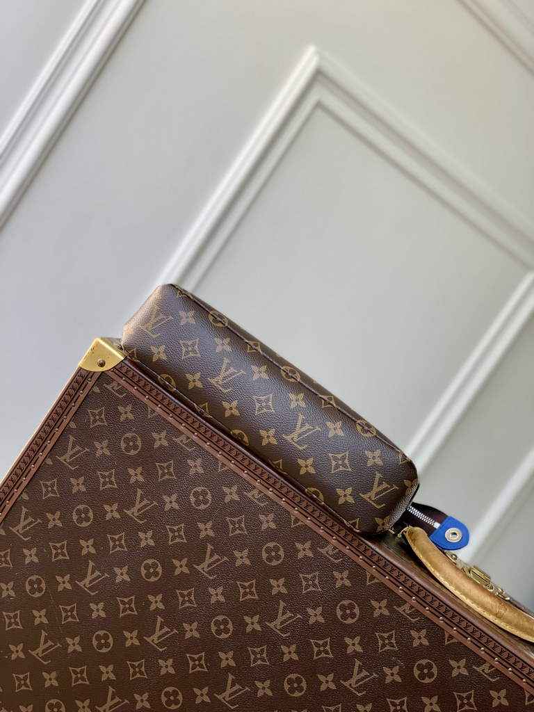 Louis Vuitton Pochette Voyage Souple Bag M13199 Dark Blue